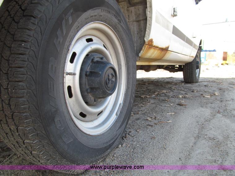 image for item E4554 2001 Dodge Ram Van 2500 van