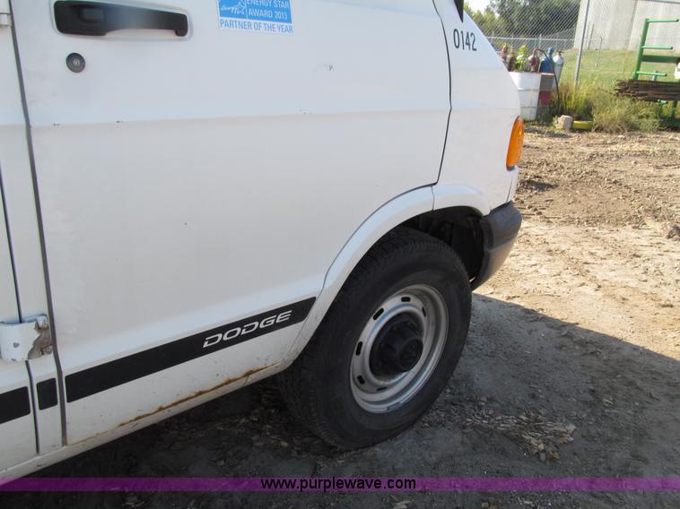 image for item E4554 2001 Dodge Ram Van 2500 van