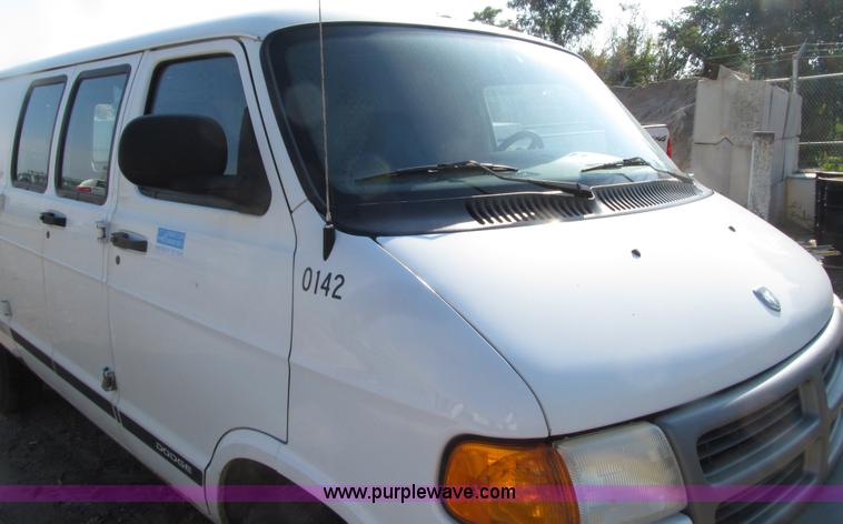 image for item E4554 2001 Dodge Ram Van 2500 van