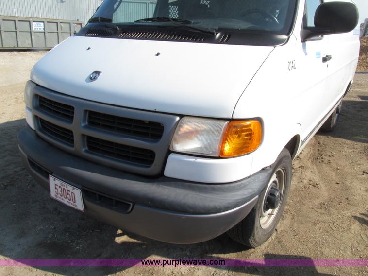 image for item E4554 2001 Dodge Ram Van 2500 van