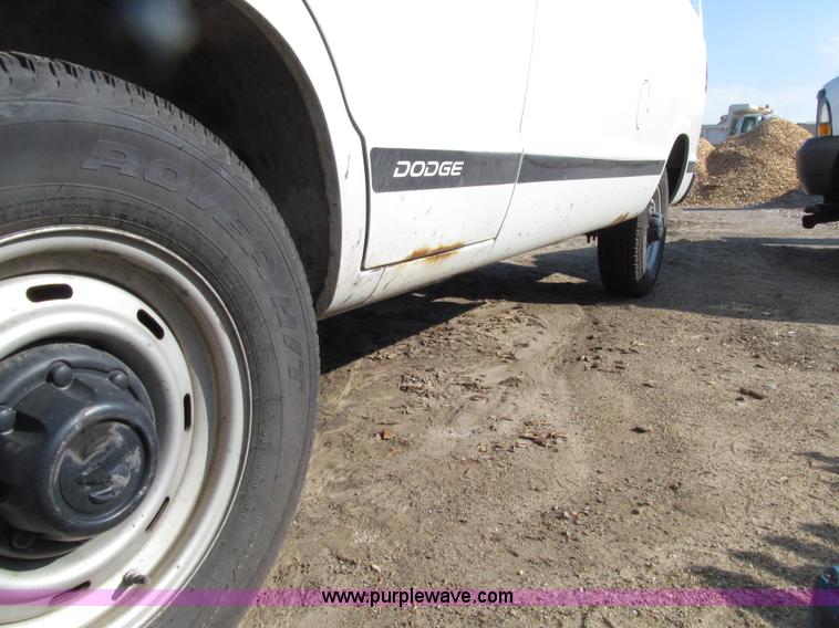 image for item E4554 2001 Dodge Ram Van 2500 van