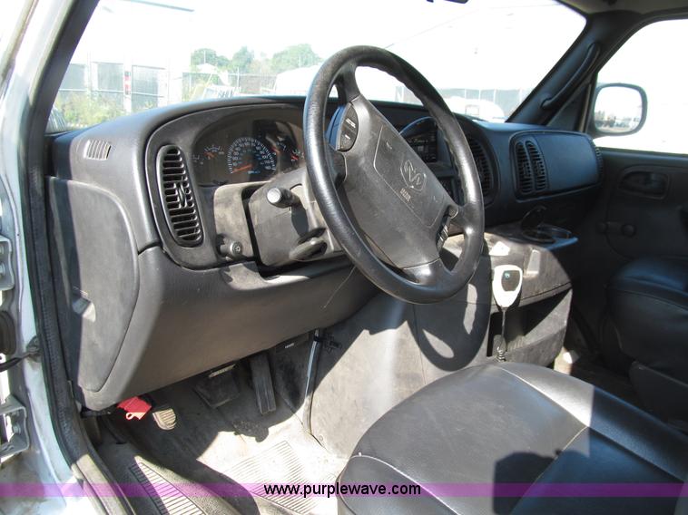 image for item E4554 2001 Dodge Ram Van 2500 van