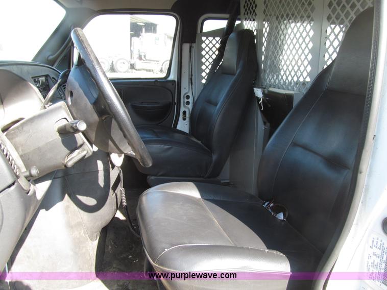 image for item E4554 2001 Dodge Ram Van 2500 van