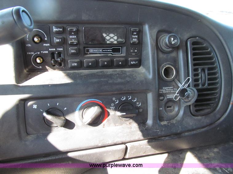 image for item E4554 2001 Dodge Ram Van 2500 van