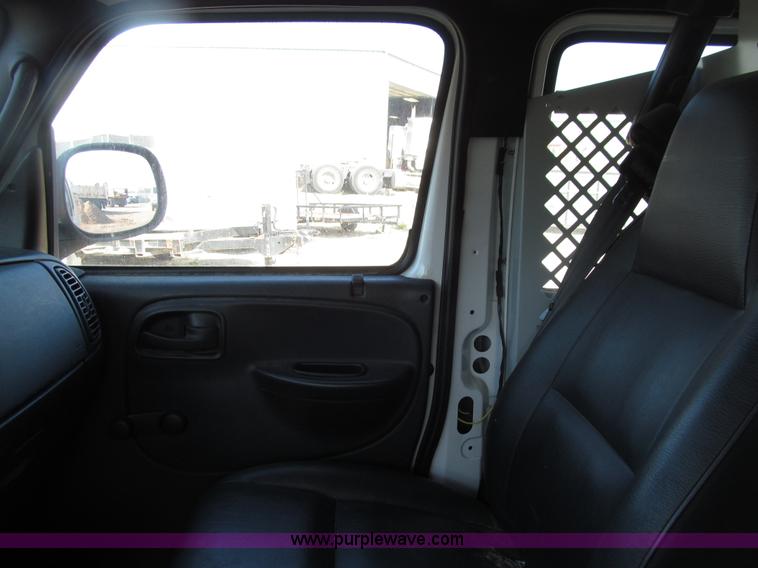 image for item E4554 2001 Dodge Ram Van 2500 van