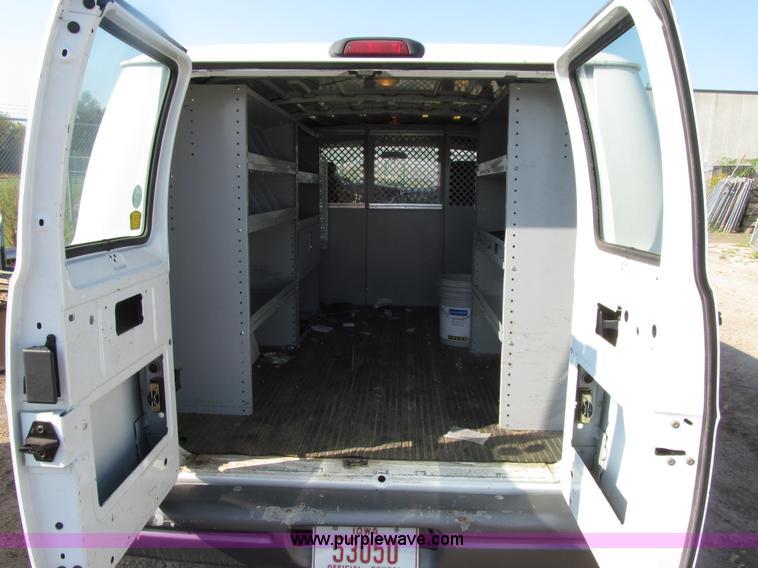 image for item E4554 2001 Dodge Ram Van 2500 van