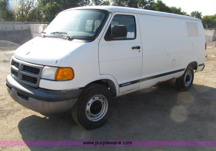 image for item E4555 2001 Dodge Ram Van 2500 van