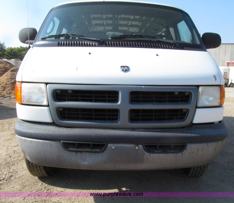 image for item E4555 2001 Dodge Ram Van 2500 van