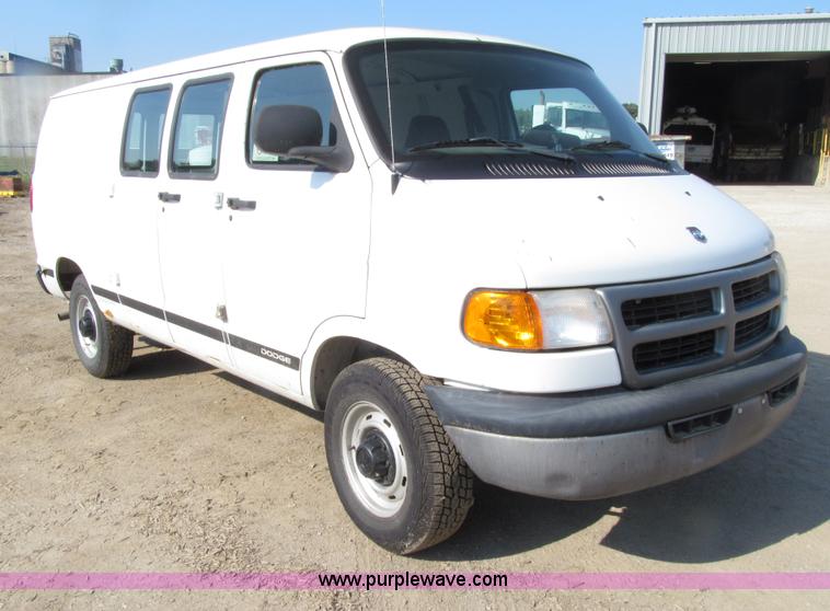 image for item E4555 2001 Dodge Ram Van 2500 van