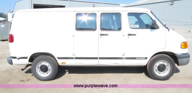 image for item E4555 2001 Dodge Ram Van 2500 van