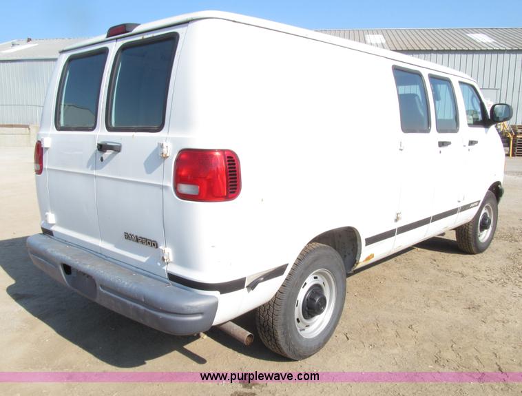 image for item E4555 2001 Dodge Ram Van 2500 van