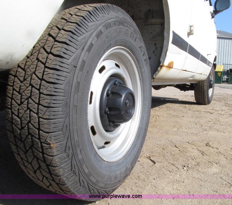 image for item E4555 2001 Dodge Ram Van 2500 van