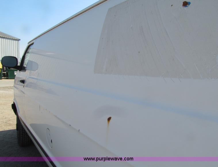image for item E4555 2001 Dodge Ram Van 2500 van