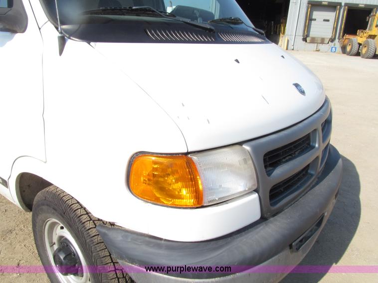 image for item E4555 2001 Dodge Ram Van 2500 van