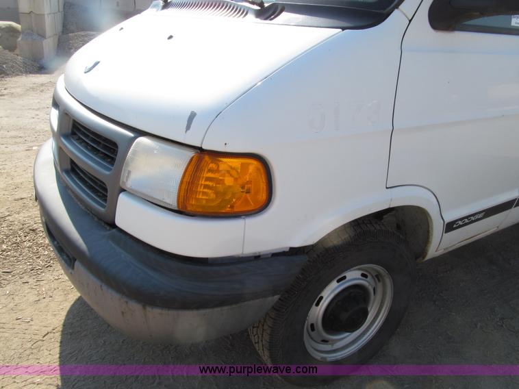 image for item E4555 2001 Dodge Ram Van 2500 van