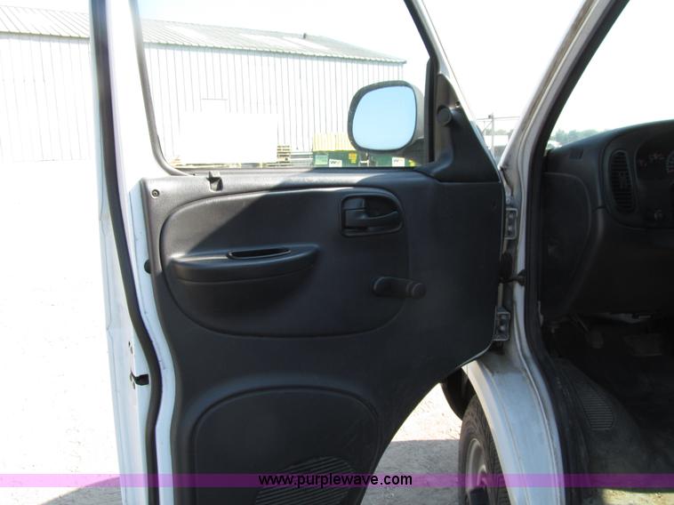 image for item E4555 2001 Dodge Ram Van 2500 van