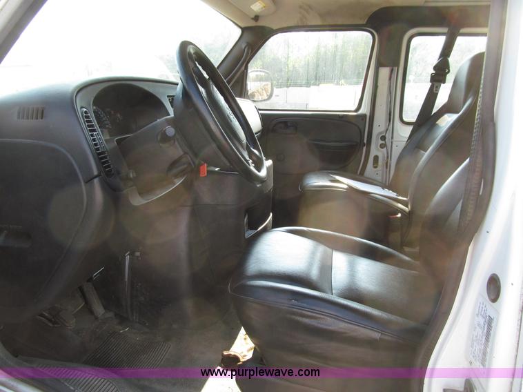 image for item E4555 2001 Dodge Ram Van 2500 van
