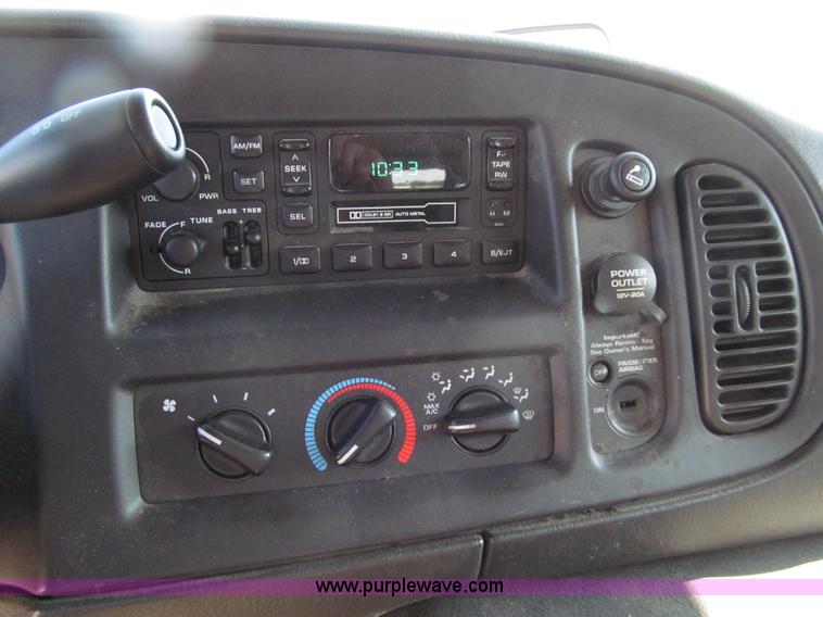 image for item E4555 2001 Dodge Ram Van 2500 van