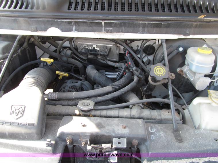 image for item E4555 2001 Dodge Ram Van 2500 van