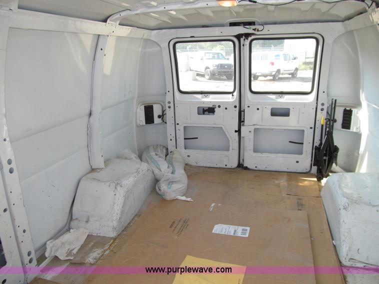 image for item E4555 2001 Dodge Ram Van 2500 van