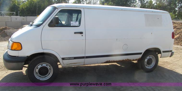 image for item E4555 2001 Dodge Ram Van 2500 van