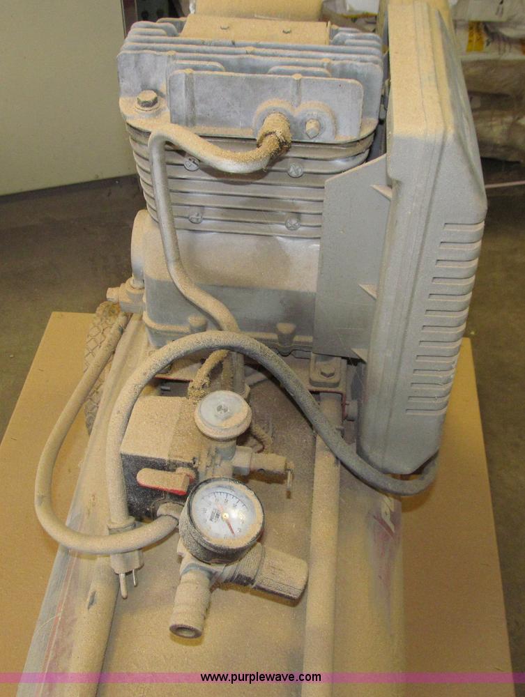 image for item E4577 Portable Cable air compressor