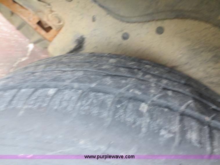 image for item F6678 1993 Dodge Dakota Club Cab pickup truck