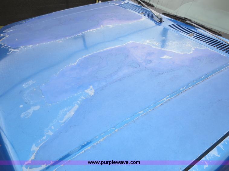 image for item F6678 1993 Dodge Dakota Club Cab pickup truck