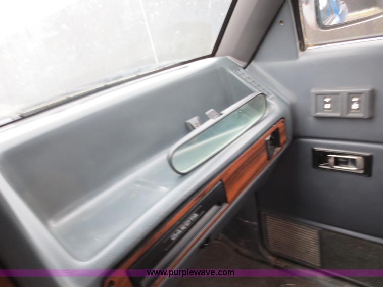 image for item F6678 1993 Dodge Dakota Club Cab pickup truck