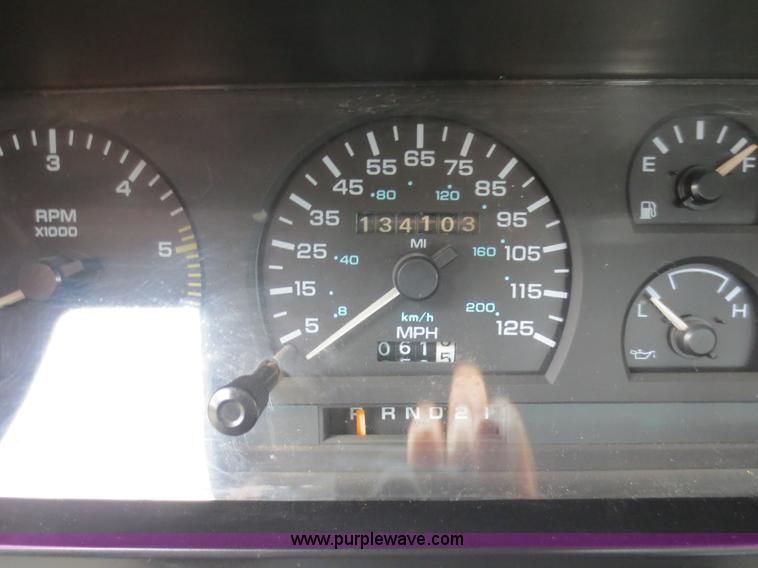 image for item F6678 1993 Dodge Dakota Club Cab pickup truck