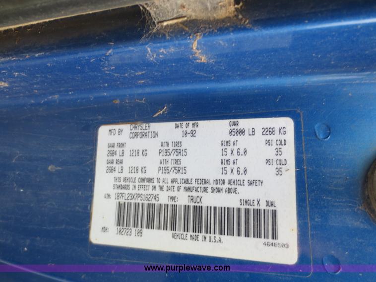 image for item F6678 1993 Dodge Dakota Club Cab pickup truck