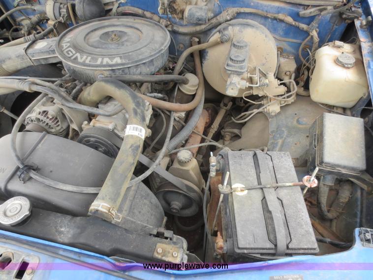 image for item F6678 1993 Dodge Dakota Club Cab pickup truck