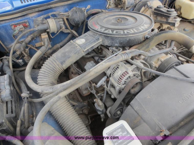 image for item F6678 1993 Dodge Dakota Club Cab pickup truck