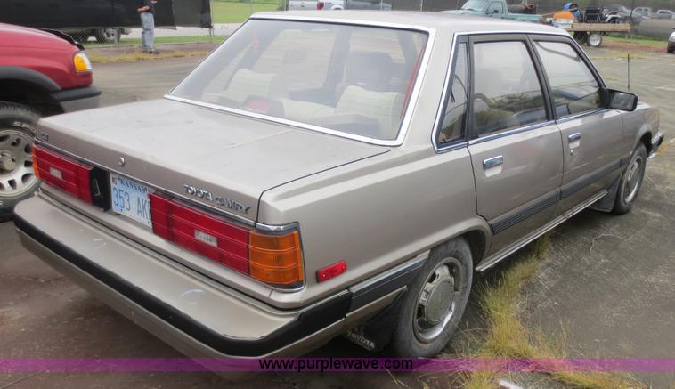 image for item F6680 1986 Toyota Camry LE
