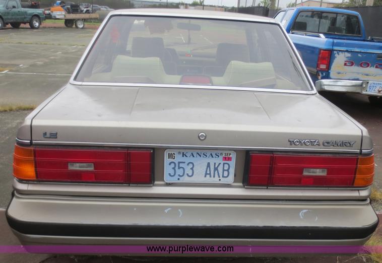 image for item F6680 1986 Toyota Camry LE