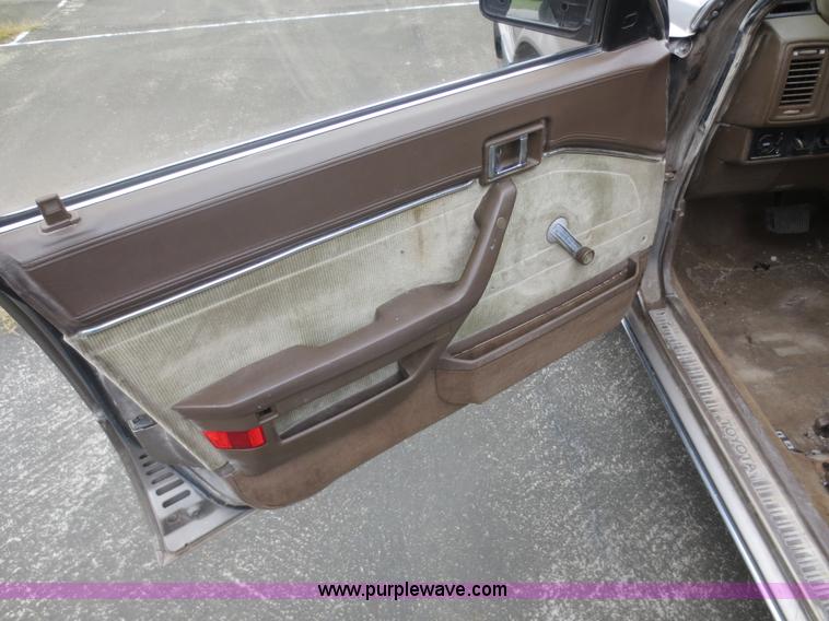 image for item F6680 1986 Toyota Camry LE