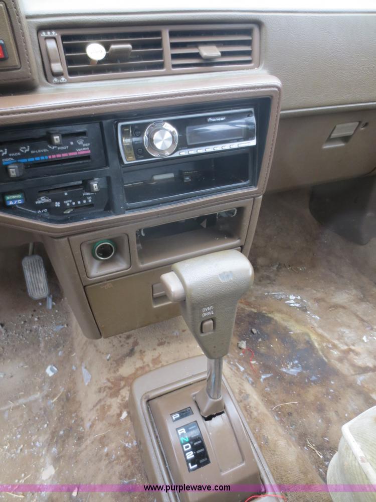 image for item F6680 1986 Toyota Camry LE