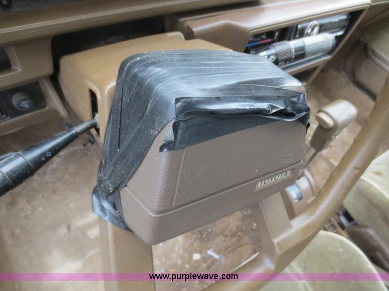 image for item F6680 1986 Toyota Camry LE