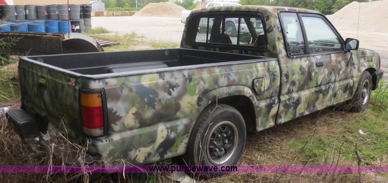 image for item F6681 1990 Mazda B2200 Cab Plus pickup truck