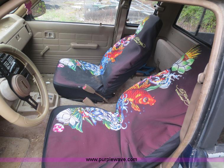 image for item F6681 1990 Mazda B2200 Cab Plus pickup truck