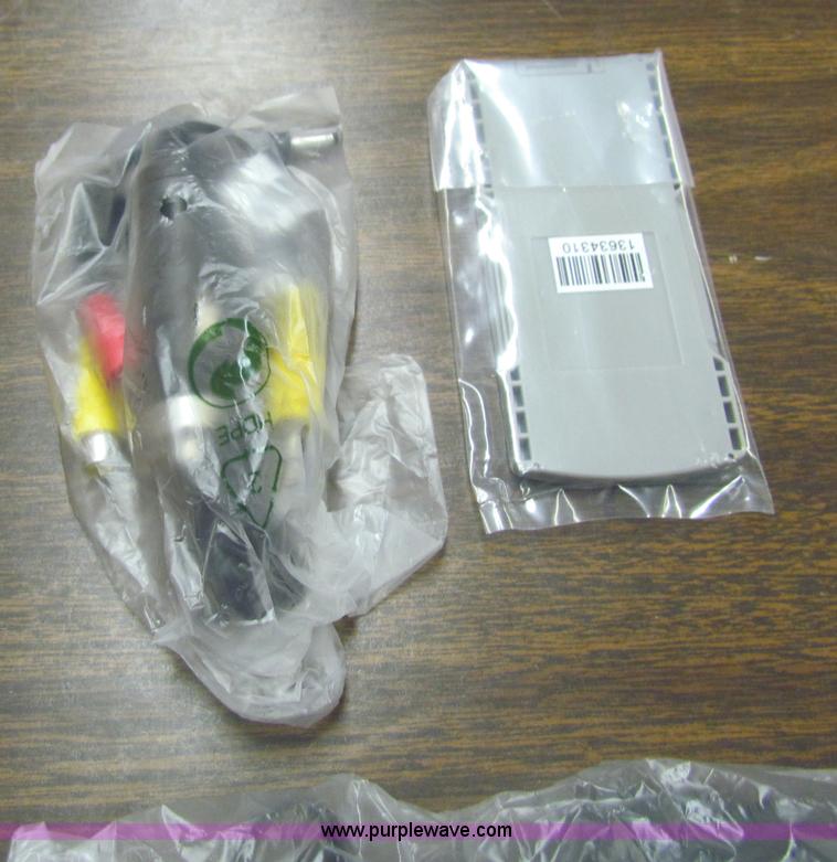 image for item G4215 Audiovox 7" LCD CD/MP3/DVD player