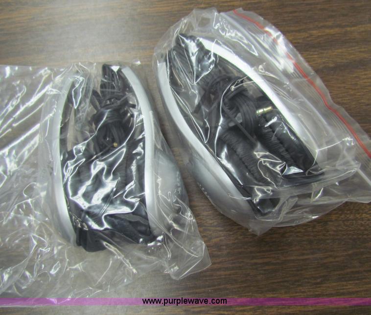 image for item G4215 Audiovox 7" LCD CD/MP3/DVD player