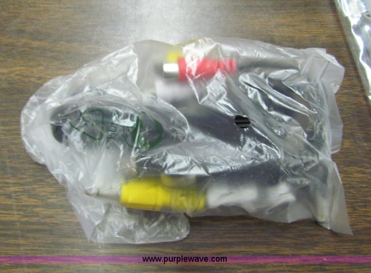 image for item G4215 Audiovox 7" LCD CD/MP3/DVD player