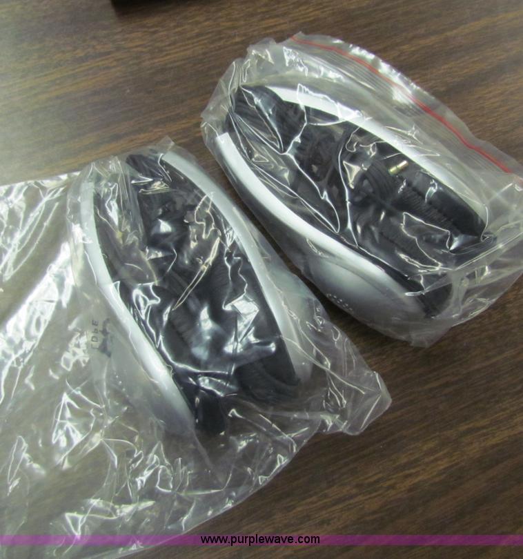 image for item G4215 Audiovox 7" LCD CD/MP3/DVD player