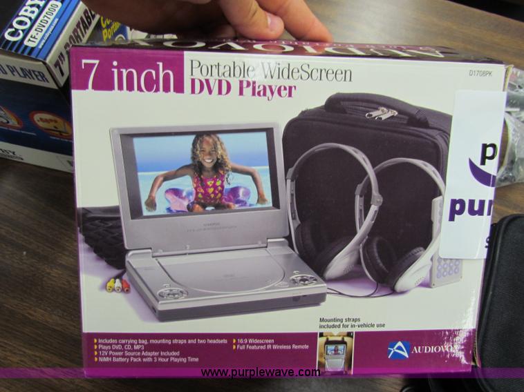 image for item G4215 Audiovox 7" LCD CD/MP3/DVD player