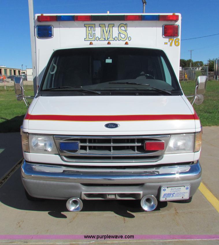 image for item G4253 2001 Ford ambulance