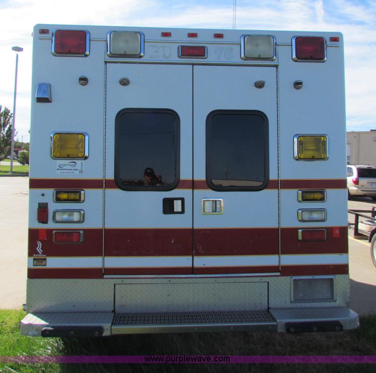 image for item G4253 2001 Ford ambulance