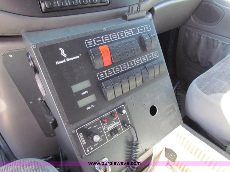 image for item G4253 2001 Ford ambulance