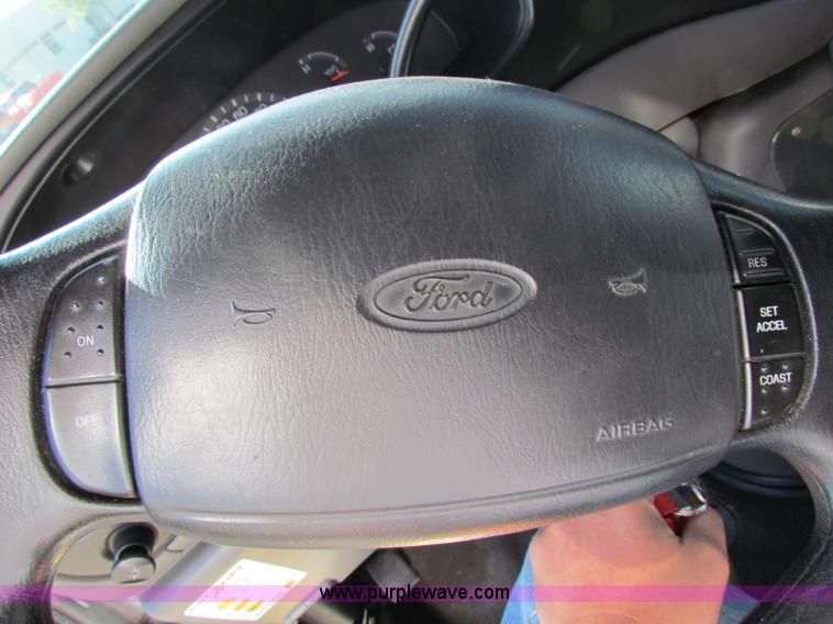 image for item G4253 2001 Ford ambulance