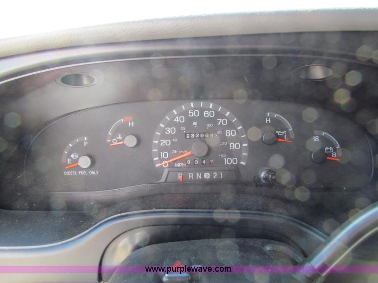 image for item G4253 2001 Ford ambulance